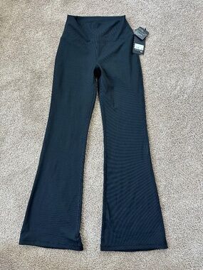 90 Degree Felix Lux Ribbed Flair Leg Pant, Womens size M Black
